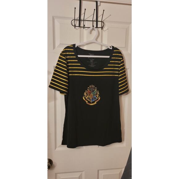 Harry Potter Hogwarts Crest Striped Round Neck Short Sleeve Tee in Black- 2XL - Picture 1 of 8